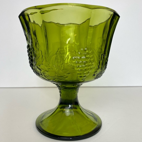 Vintage EUC, Indiana Glass Co. Harvest Grape Avocado Green Glass Compote - Picture 3 of 15